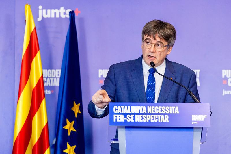 Puigdemont demana "arromangar-se" davant dels "senyals d'alarma" del català: "La llengua se'ns pot quedar a les mans"